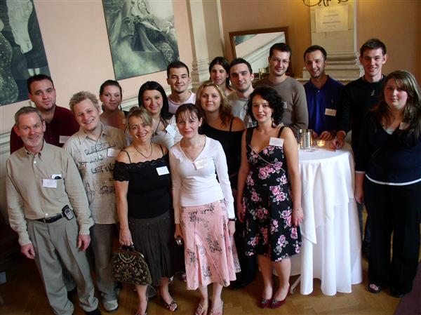 Ron-Adams-BosnianStudents-Vienna2005.JPG